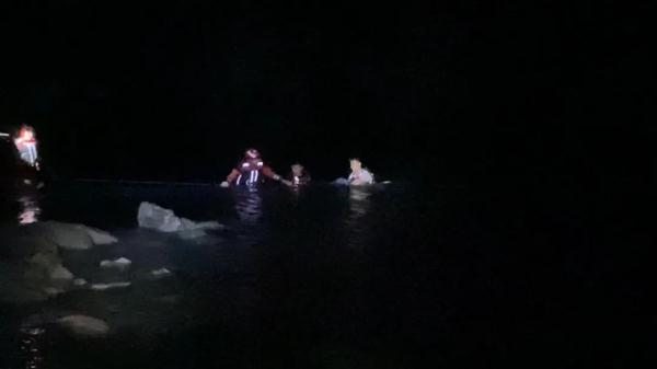 野外游泳遇涨水，3名学生游不回去