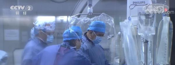 致敬医师丨医院里的“铅衣人”：负重手术 不辞辛劳