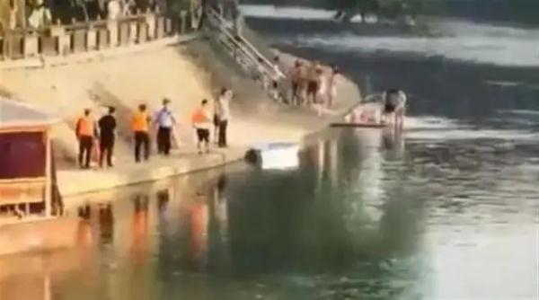 野外游泳遇涨水，3名学生游不回去