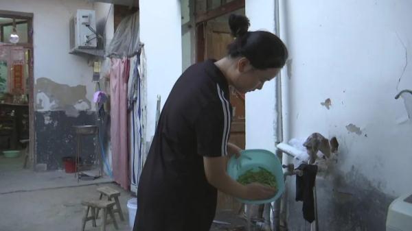 家庭屡遭变故,她以超一本线成绩被录取!这个姑娘让人心疼又佩服! 家庭屡遭变故,她以超一本线成绩被录取!这个姑娘让人心疼又佩服!