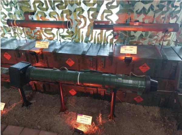 俄罗斯展示多款缴获的乌军武器，包括美制M777火炮