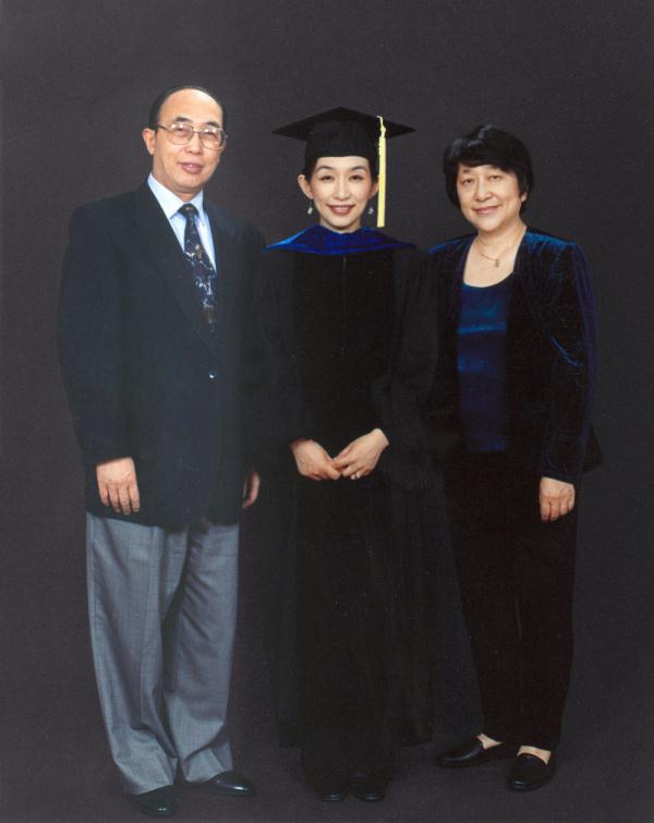 一家三口走红毯,他们共同的身份是…… 一家三口走红毯,他们共同的身份是……