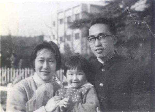 一家三口走红毯,他们共同的身份是…… 一家三口走红毯,他们共同的身份是……