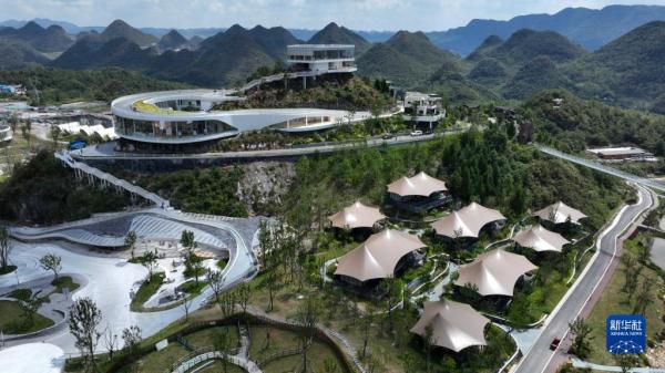 贵州百里杜鹃：“避暑经济”带热乡村旅游