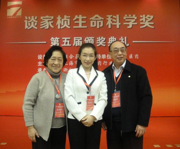 一家三口走红毯,他们共同的身份是…… 一家三口走红毯,他们共同的身份是……