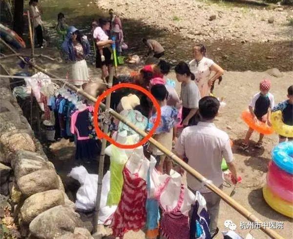 今天中午，杭州一避暑胜地有男孩溺水！生命垂危！那一刻，两个孩子的妈妈哭了…