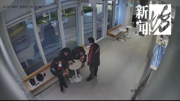 3个月打翻800多杯？上海8名快递员因“送奶茶”被捕！
