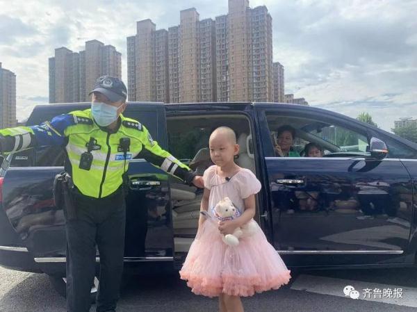 25辆铁骑帮7岁患癌女孩圆梦,网友破防 25辆铁骑帮7岁患癌女孩圆梦,网友破防