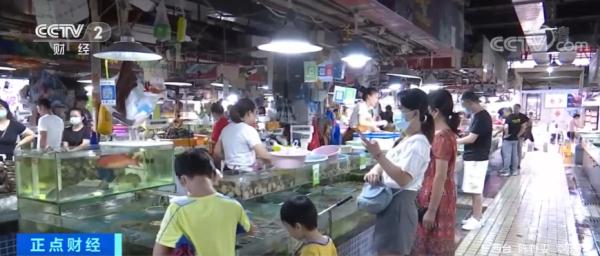 广西南宁：开海后大批海鲜上市 皮皮虾价格大跌