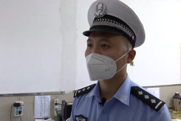 沪一男子开着改装玩具卡丁车上路…警方通报→