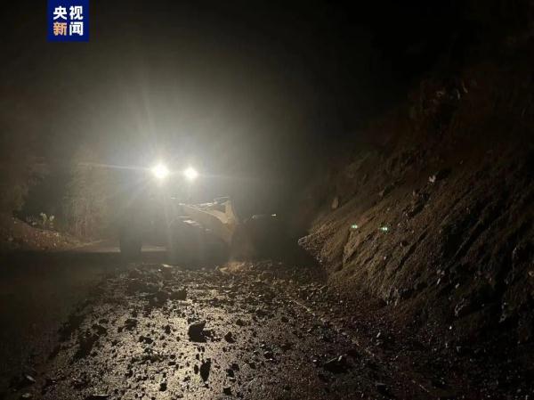青海多个路段受降雨及次生灾害影响道路中断 实施交通管制