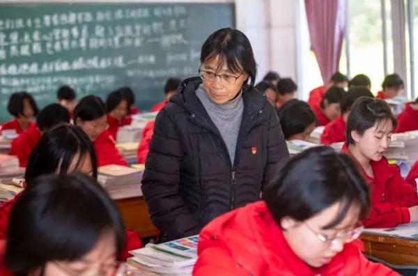 张桂梅：做一个“种信仰”的人