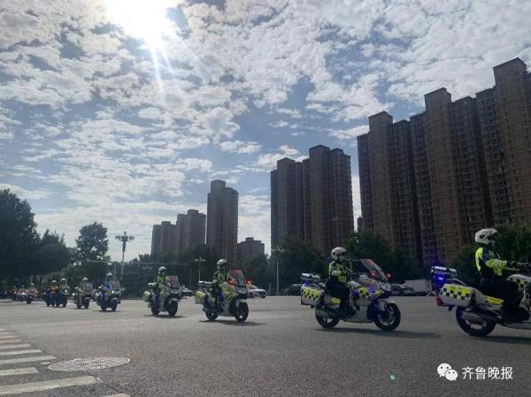 25辆铁骑帮7岁患癌女孩圆梦,网友破防 25辆铁骑帮7岁患癌女孩圆梦,网友破防