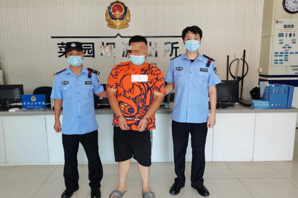 离大谱！“甜蜜女友”竟是同寝“抠脚大汉”