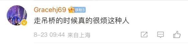 皮了半小时！大妈又被骂了