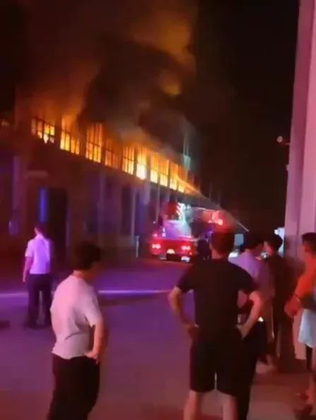 仓库刚租5天遭大火,损失270万!创业小伙儿直言:很绝望…… 仓库刚租5天遭大火,损失270万!创业小伙儿直言:很绝望……