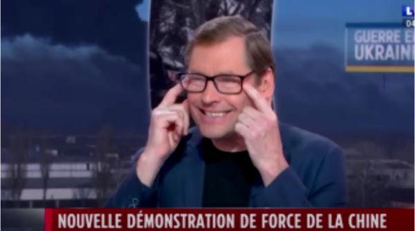 那个丑陋的辱华动作又出现了！