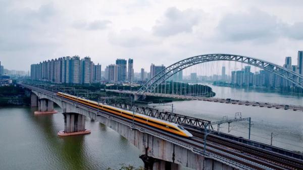 “黄医生”首次试跑南崇铁路 距离开通更近啦！