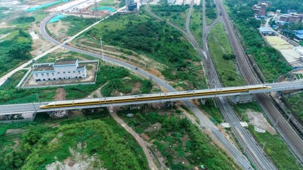 “黄医生”首次试跑南崇铁路 距离开通更近啦！