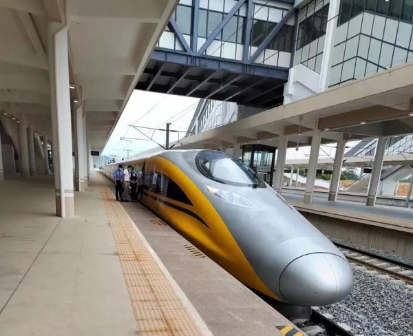 “黄医生”首次试跑南崇铁路 距离开通更近啦！