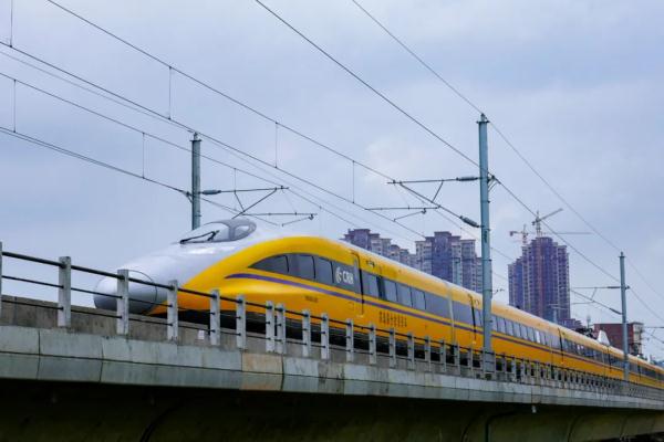 “黄医生”首次试跑南崇铁路 距离开通更近啦！