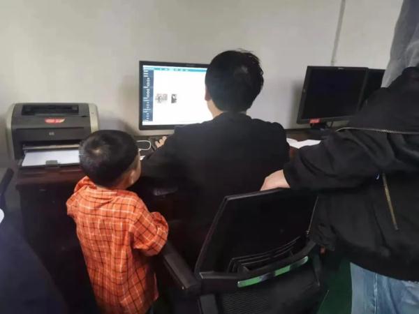 别再拿警察吓唬孩子了！后果真的很严重