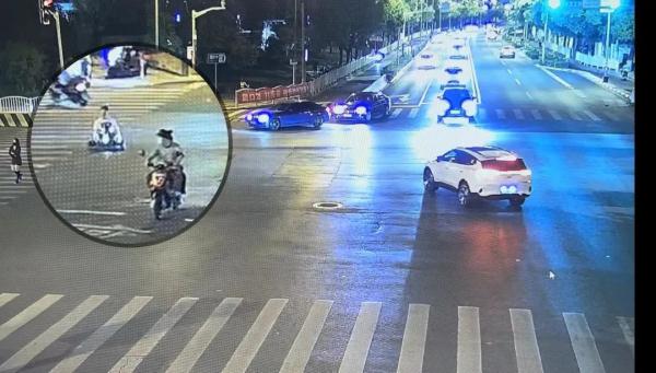 上海一男子驾驶玩具卡丁车上路？警方：扣车！罚1000！