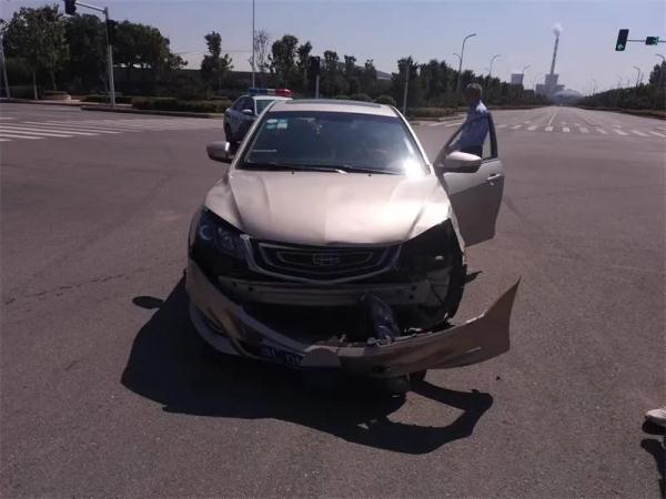 漯河：小伙儿上午考取驾驶证，下午撞车负全责！