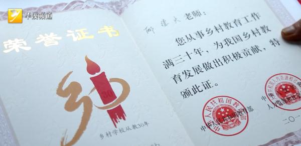 火了！96岁老人每天做300多个仰卧起坐，还写英语日记