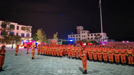 星夜驰援 云南304名森林消防员紧急驰援重庆火场