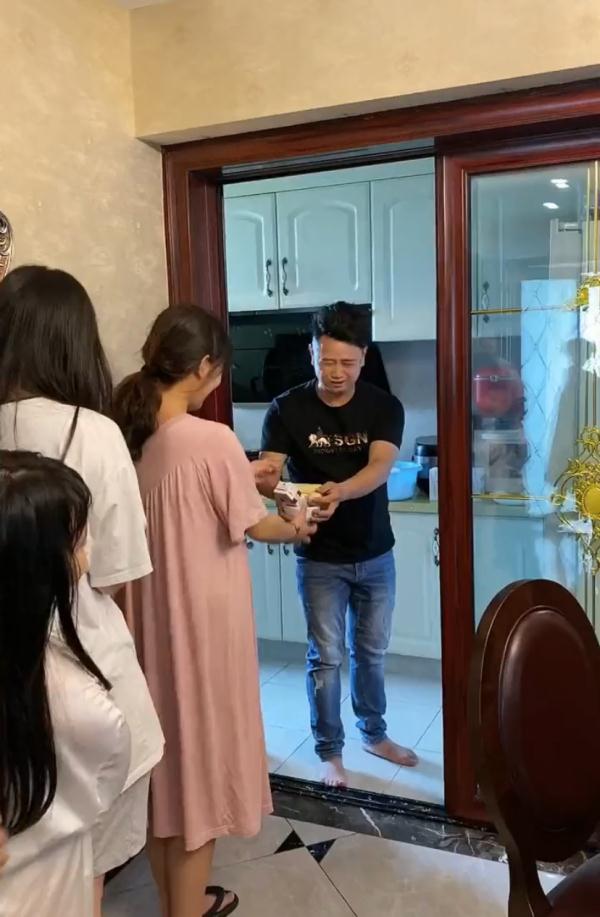 宇宙最强舅舅！暑假16个外甥一天吃掉16斤米8斤肉20个鸡蛋