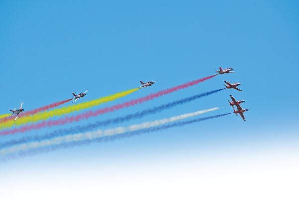 运油-20、歼-20、歼-16首度合影，空军“三机同框”传递三重含义！