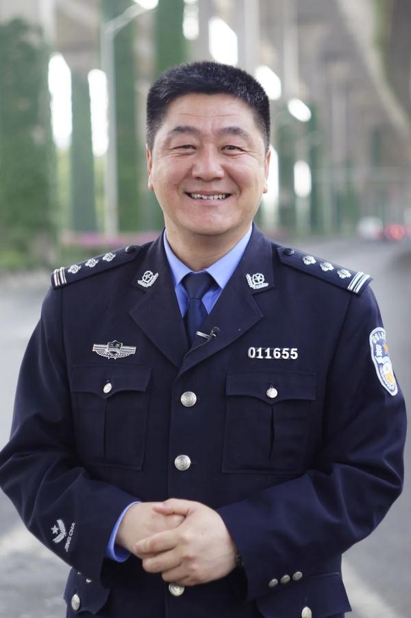 南京交警王宏琪警衔图片