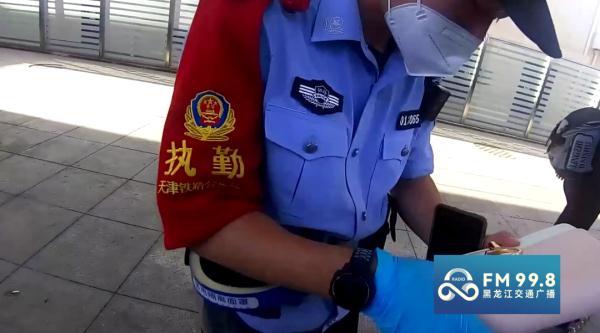 着急!一女子乘坐火车遗失万元黄金饰品,最终…… 着急!一女子乘坐火车遗失万元黄金饰品,最终……