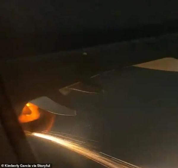 突发！一架墨西哥客机起飞后起火