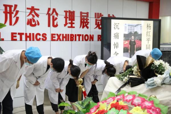 致敬!这位父亲在儿子母校苏州大学成为“大体老师” 致敬!这位父亲在儿子母校苏州大学成为“大体老师”