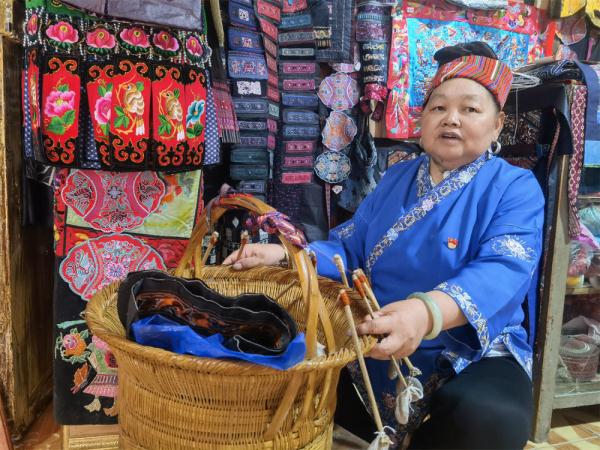 锦绣黔东南・人物篇丨苗绣传承人刘秀发:把苗绣文化传承下去、保护好! 锦绣黔东南・人物篇丨苗绣传承人刘秀发:把苗绣文化传承下去、保护好!