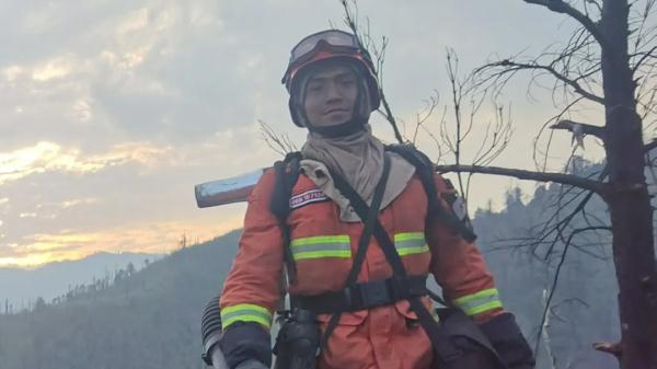 “以火攻火”！云南森林消防增援重庆阻击山火的10个瞬间让人泪目