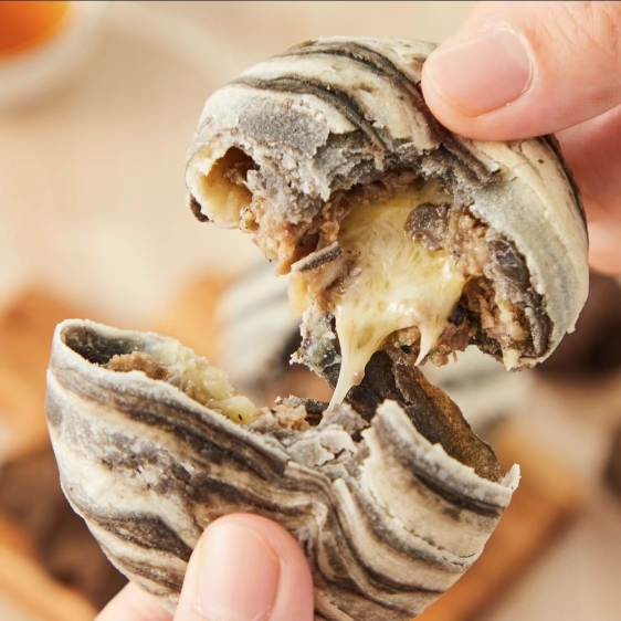 白桃乌龙、鹅肝鲜肉、国画月饼……今年月饼“卷”得有点早