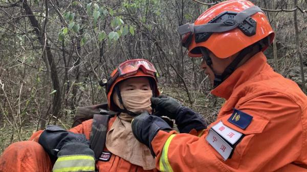 “以火攻火”！云南森林消防增援重庆阻击山火的10个瞬间让人泪目