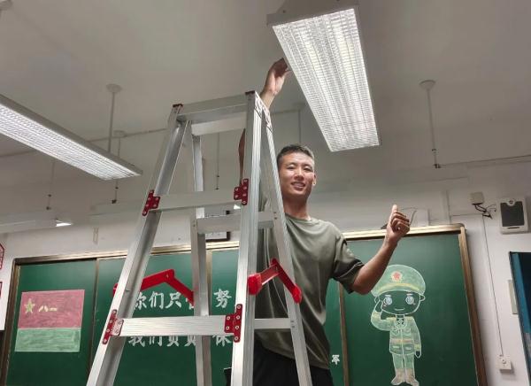 驻训官兵撤离学校后，留下的“礼物”亮了……