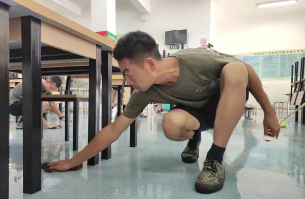 驻训官兵撤离学校后，留下的“礼物”亮了……