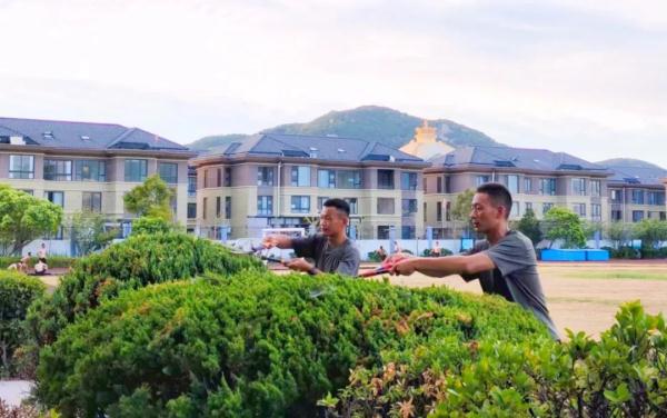 驻训官兵撤离学校后，留下的“礼物”亮了……