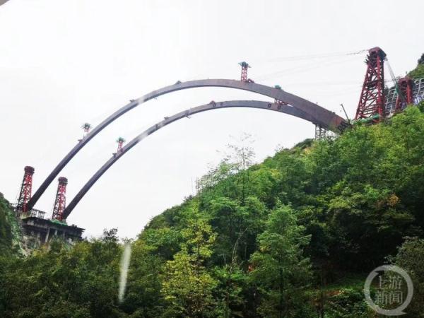 百米高空的“空中芭蕾”！全国首座复合转体桥梁合龙