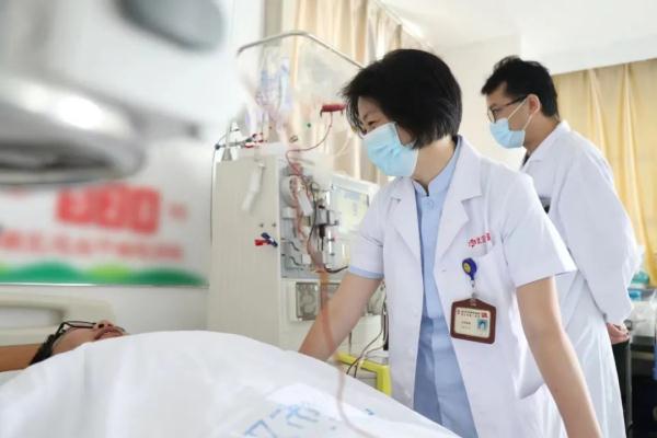 看哭了！“连扎51针没吭一声”的少年，说了一句话……