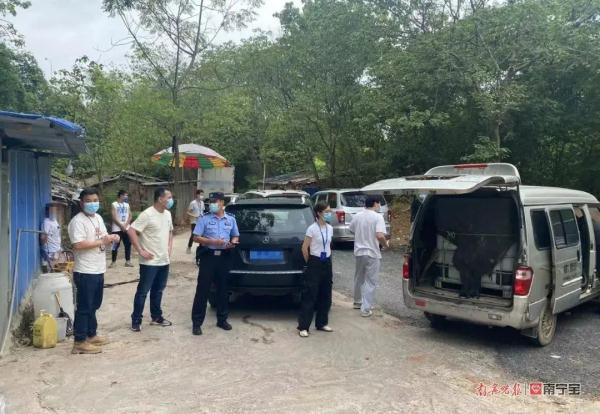 车辆进出频繁人员形迹可疑，警方伏击打掉一倒卖私油窝点