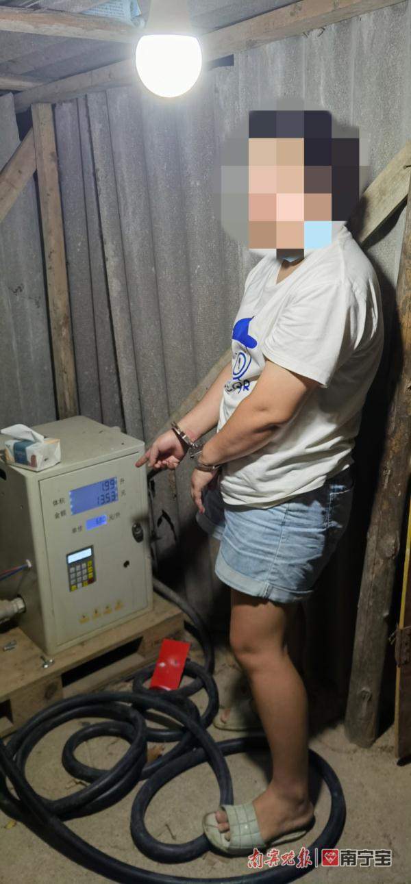 车辆进出频繁人员形迹可疑，警方伏击打掉一倒卖私油窝点