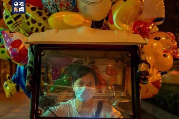 “袖珍妈妈”摆摊卖气球,做了这件大事! “袖珍妈妈”摆摊卖气球,做了这件大事!