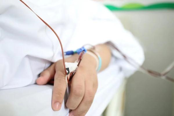 看哭了！“连扎51针没吭一声”的少年，说了一句话……