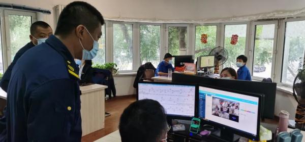 多条公交线路早高峰双车连发，降低车厢乘客密度